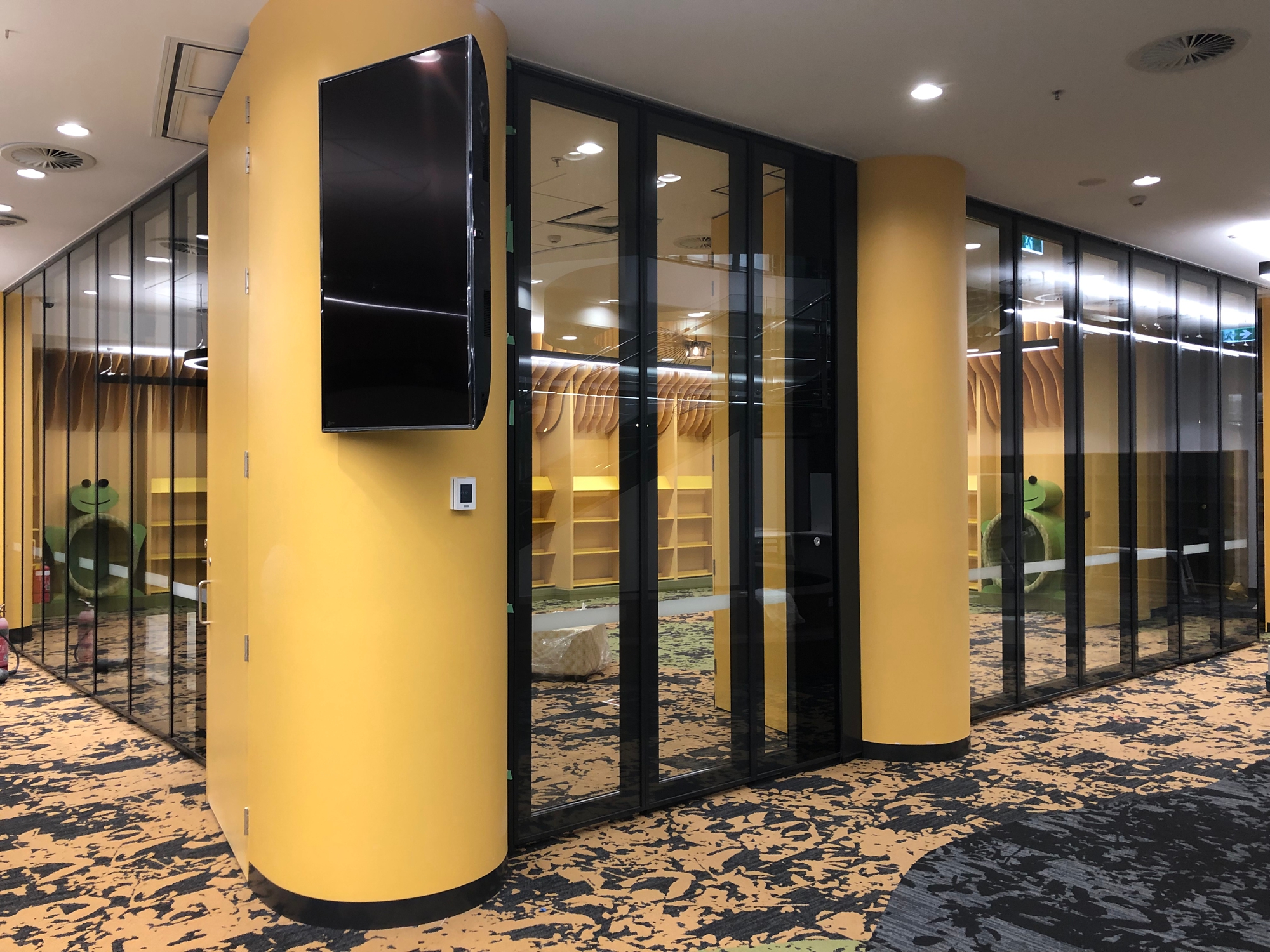 Manual Operable Glass Partitions
